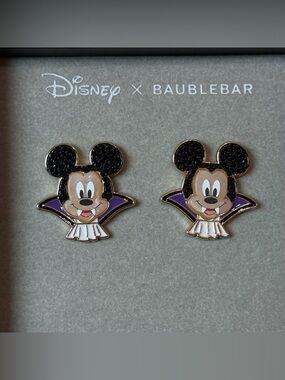 🧛🏼‍♂️BAUBLEBAR x Disney Mickey vampire earrings